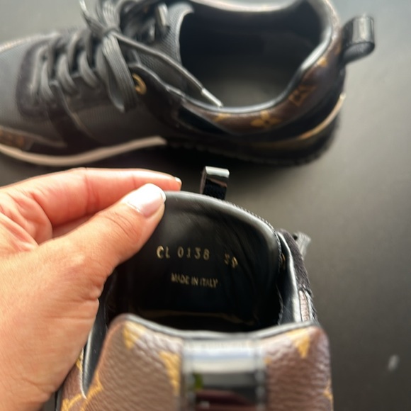 Run Away Louis Vuitton woman’s size 39 - Picture 2 of 9
